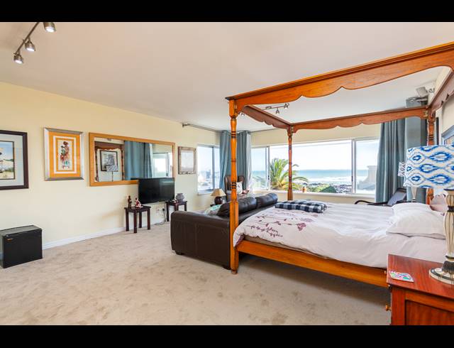 6 BEDROOM HOUSE FOR SALE IN BLOUBERGSTRAND